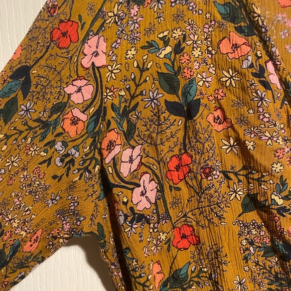 Lovely cross front blouse, Slightly cropped with a tie back and cuffed sleeves - Picture 3 of 3